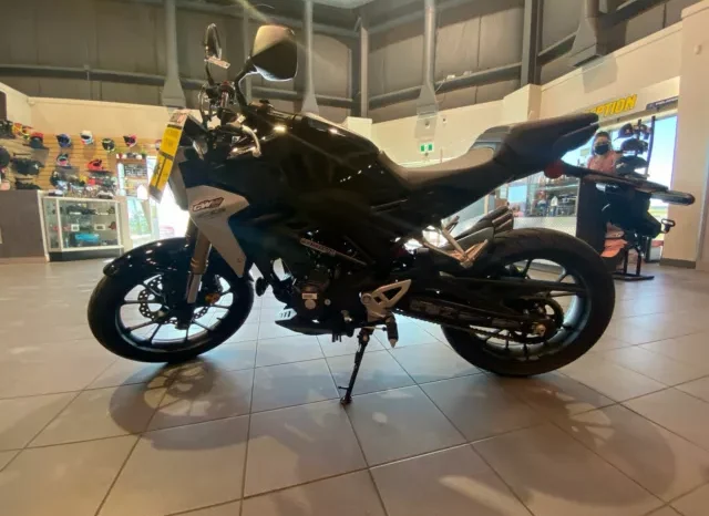 
								2021 Honda CB300R (CB300RA) full									