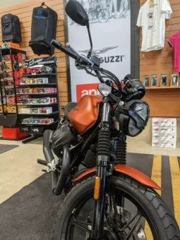 
										2021 Moto Guzzi V7 Stone full									