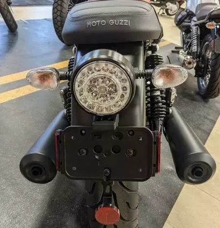 
								2021 Moto Guzzi V7 Stone full									
